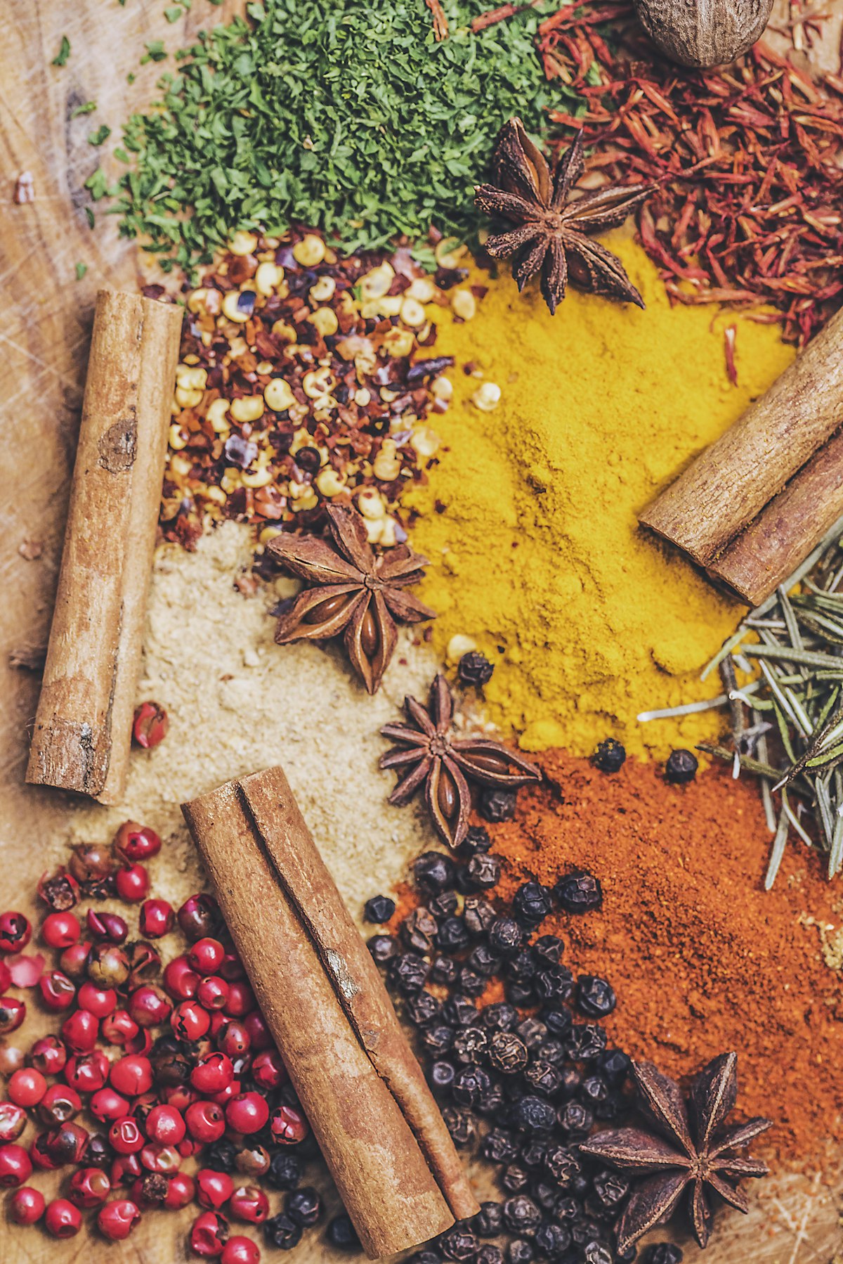 Beef Nihari in Spain - whole spices for homemade nihari masala: cinnamon, star anise and peppercorns