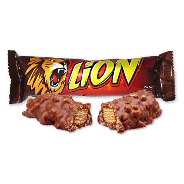 nestle-lion-1.00.jpg Nestlé Lion Chocolate Bar 42g | Crunchy & Caramel Delight | Classic Sweet Treat - Image 1