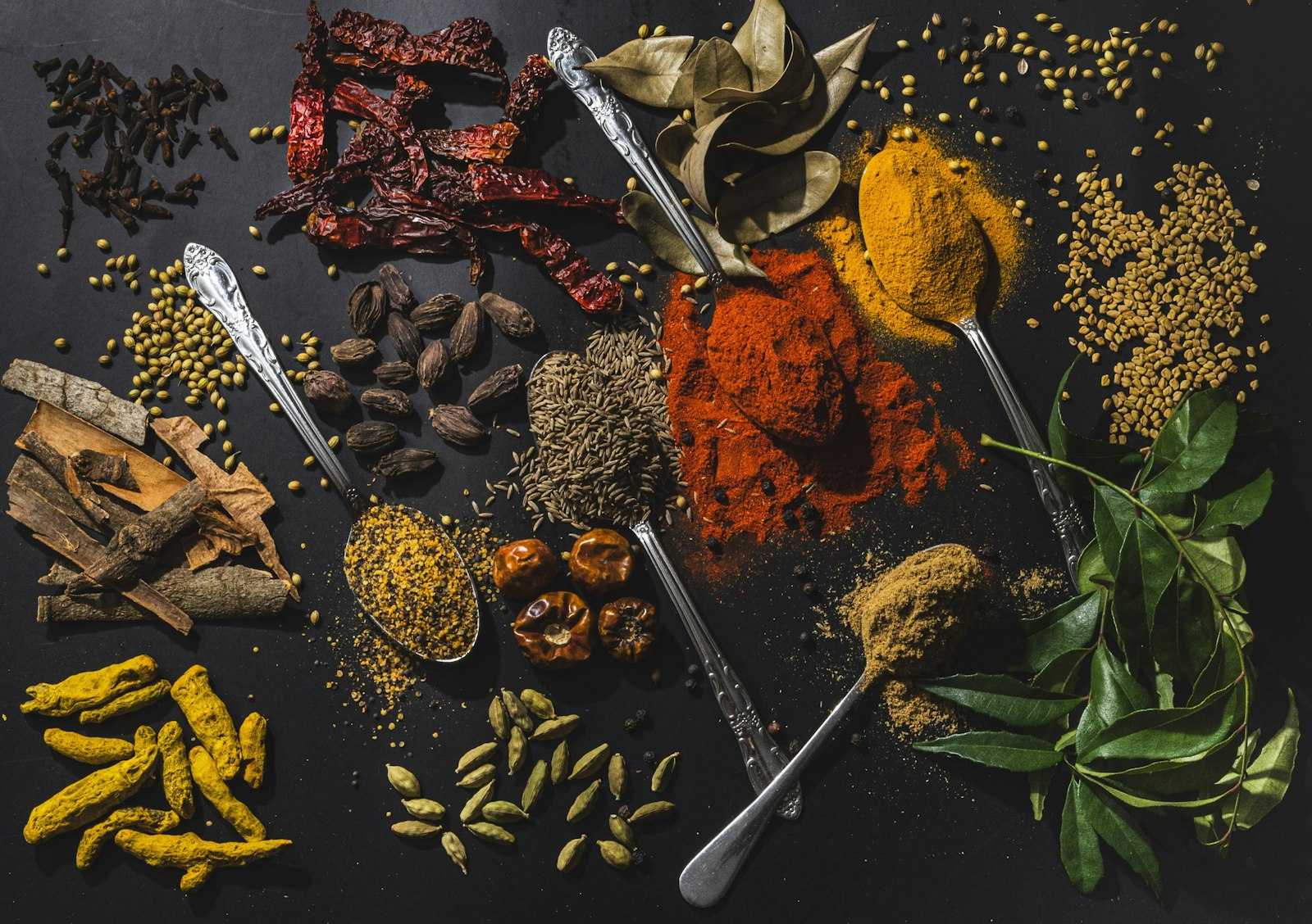 Raw Indian whole spices for chicken biryani marinade, available online in Spain