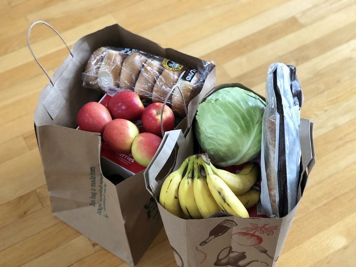 Taj Mahal Express Spain - grocery order packed in a cardboard box for 24-48h delivery